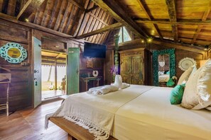Executive Bungalow | Egyptian cotton sheets, premium bedding, pillow-top beds, minibar