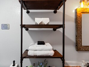 Interior - Long-Term Stays/King Bed & Sleeper Sofa/Downtown, Close to NRG (Houston)