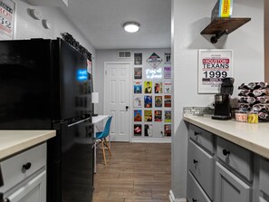 Interior - Long-Term Stays/King Bed & Sleeper Sofa/Downtown, Close to NRG (Houston)