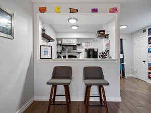 Interior - Long-Term Stays/King Bed & Sleeper Sofa/Downtown, Close to NRG (Houston)