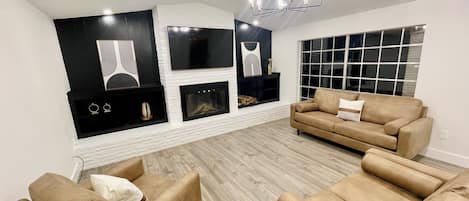 Smart TV, fireplace
