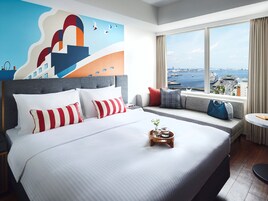 Down comforters, in-room safe, desk, laptop workspace