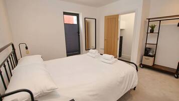 2 bedrooms, iron/ironing board, travel cot, WiFi