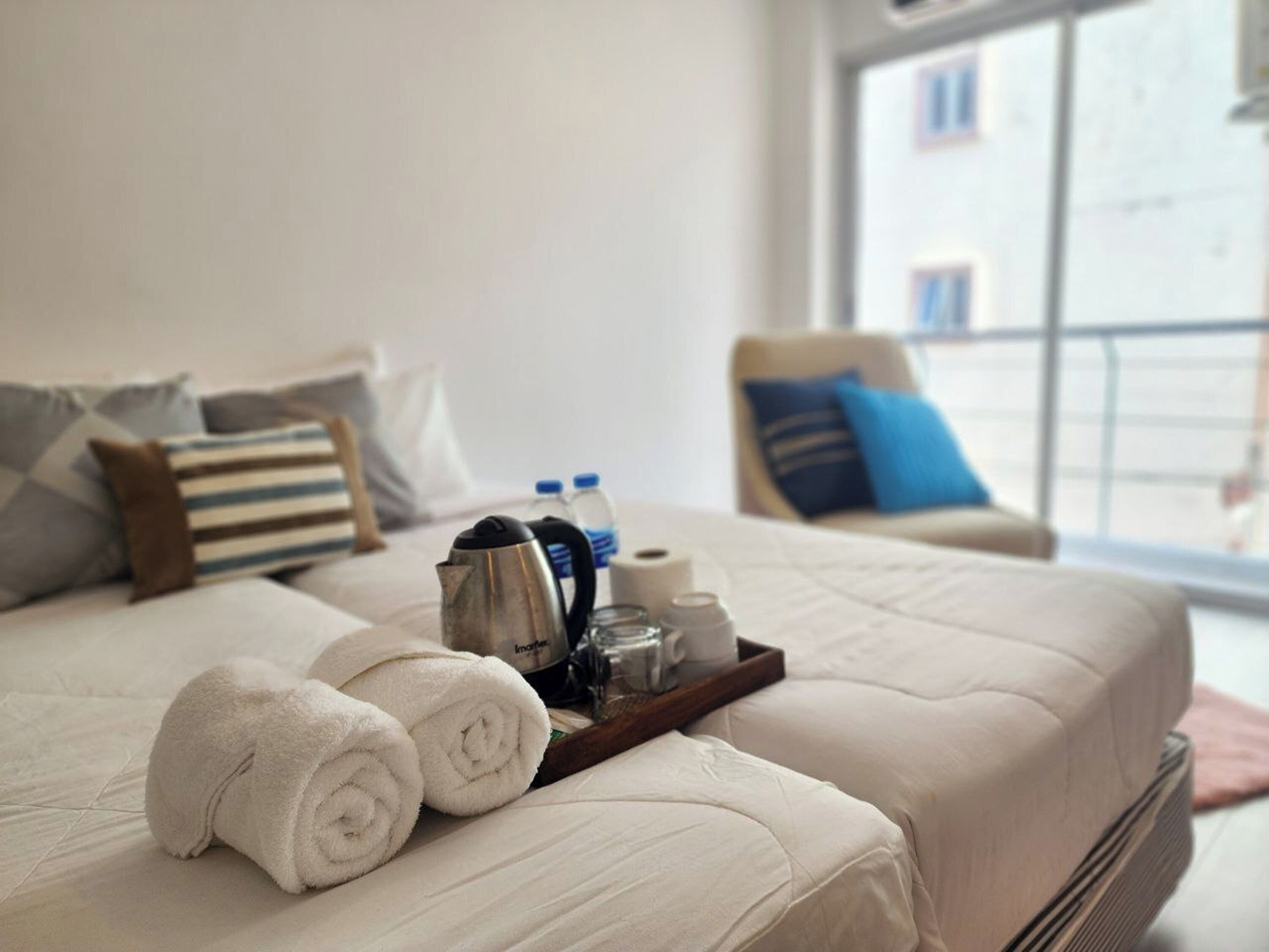 Premier Twin Room, Balcony | Desk, bed sheets