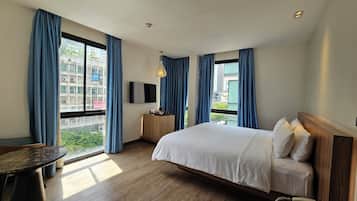 Deluxe Room, Corner | Premium bedding, down duvets, Select Comfort beds, minibar