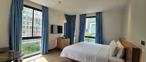 Deluxe Room, Corner | City view