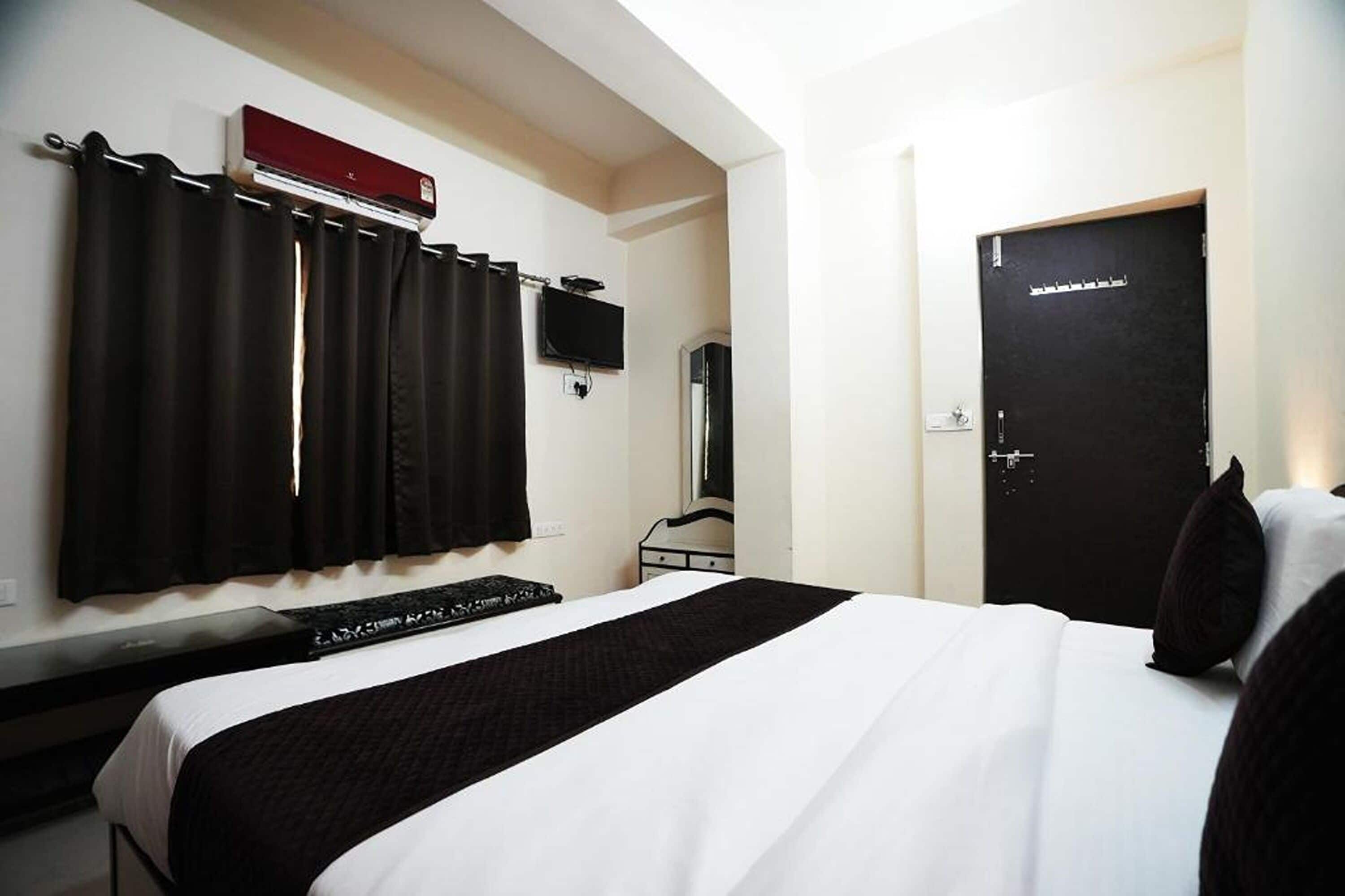 Photo - Hotel Lotus Inn near Udaipur City Railway Station