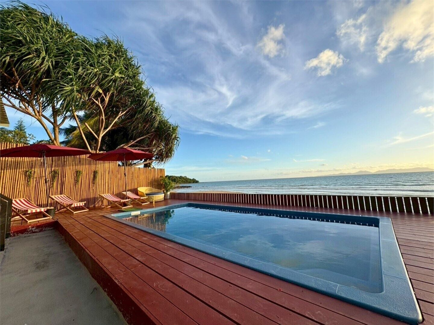 In-room safe, free WiFi, bed sheets