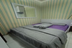 Zimmer (INN Full Day Room Only) | Zimmersafe, Schreibtisch, kostenloses WLAN