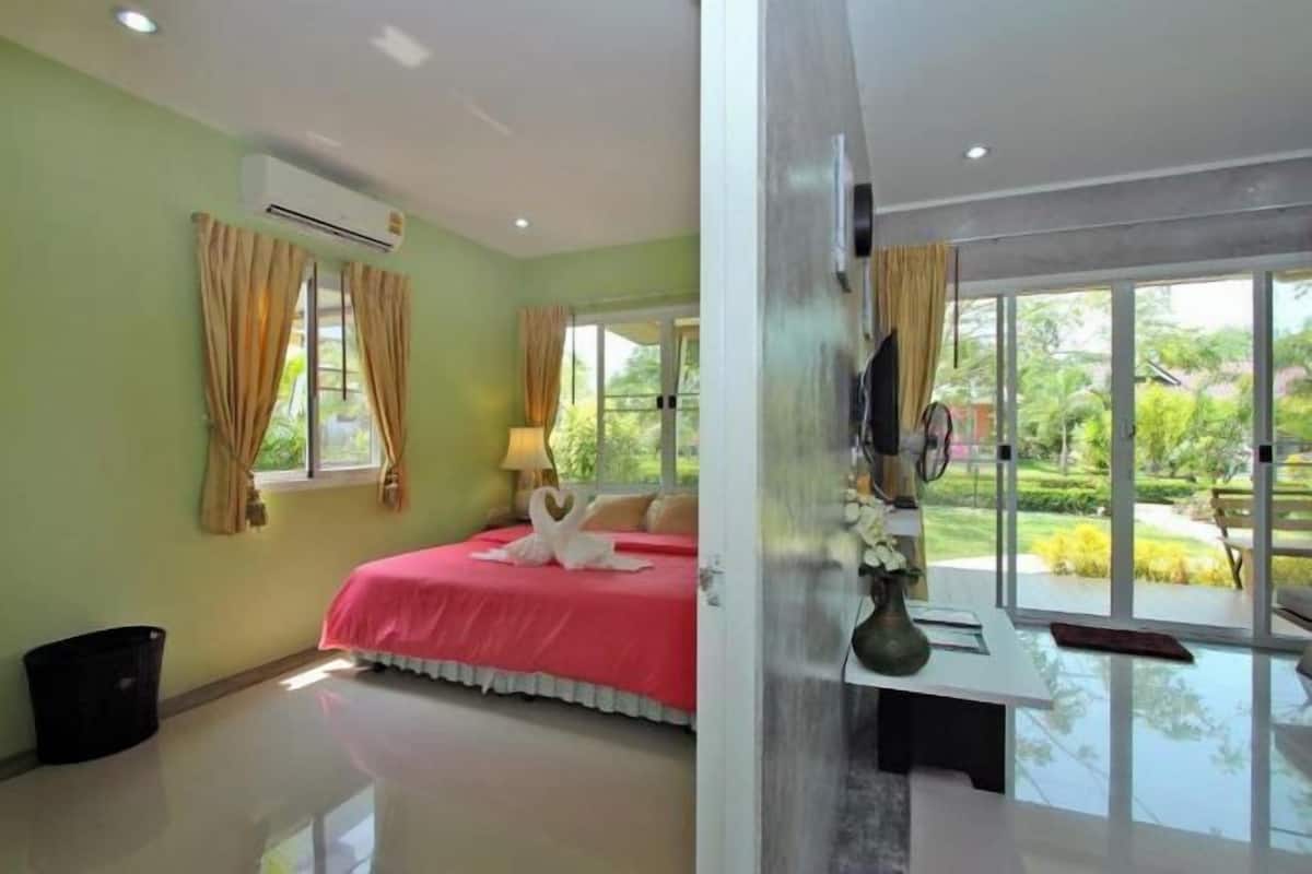 1 bedroom, minibar, desk, free WiFi