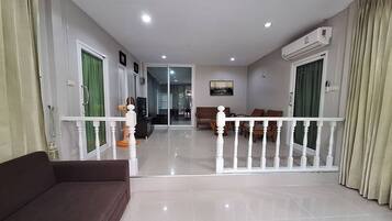 Bungalow, Garden View | Minibar, desk, free WiFi, bed sheets