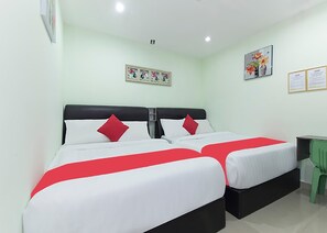 家庭套房 | 办公桌、免费 WiFi、床单