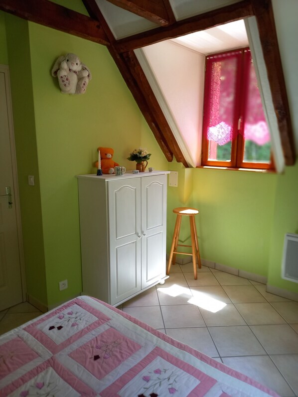 2 bedrooms, iron/ironing board