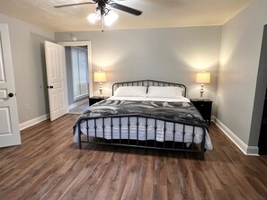 4 Schlafzimmer, Bügeleisen/Bügelbrett, kostenloses WLAN, Bettwäsche