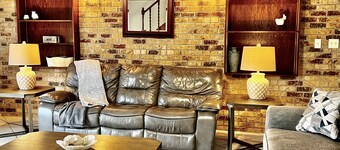 Large 4 br Home on an acre in a neighborhood setting -The Cajun Nest-