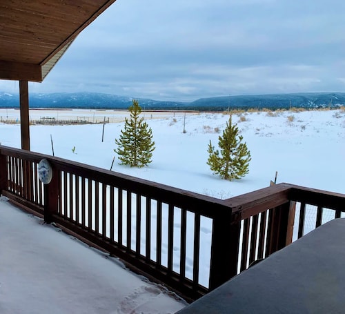 Yellowstone Meadows Lodge+HotTub+WiFi+20m to YNP+AC