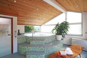 Indoor spa tub