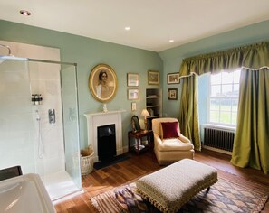 Fridge, microwave, oven, stovetop - Townhead Farmhouse - sleeps 4 guests  in 2 bedrooms (Peebles)
