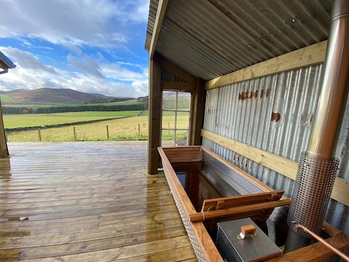 Townhead Farmhouse - sleeps 4 guests  in 2 bedrooms