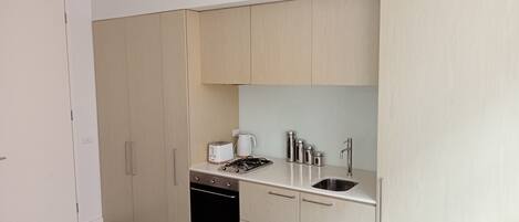 Mikrowelle, Ofen, Herdplatte, Geschirrspüler