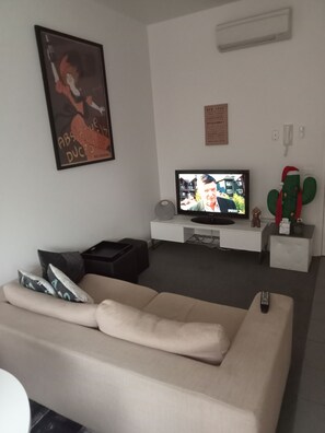 Living area - Boutique apartment in Carlton (Carlton)