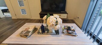 Modern 2BR home| Private| Luxury  | Oran Park Stay 
Free Parking | Free Wi-Fi 
