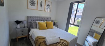 Modern 2BR home| Private| Luxury  | Oran Park Stay 
Free Parking | Free Wi-Fi 
