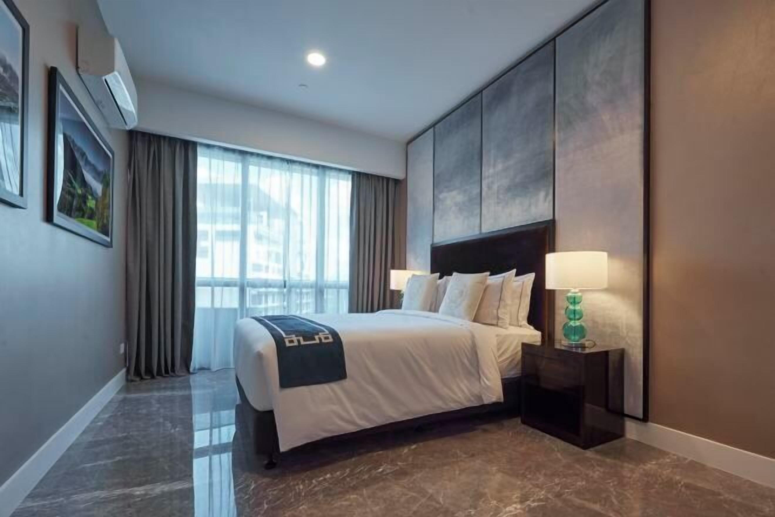 Premium bedding, down duvets, in-room safe, desk