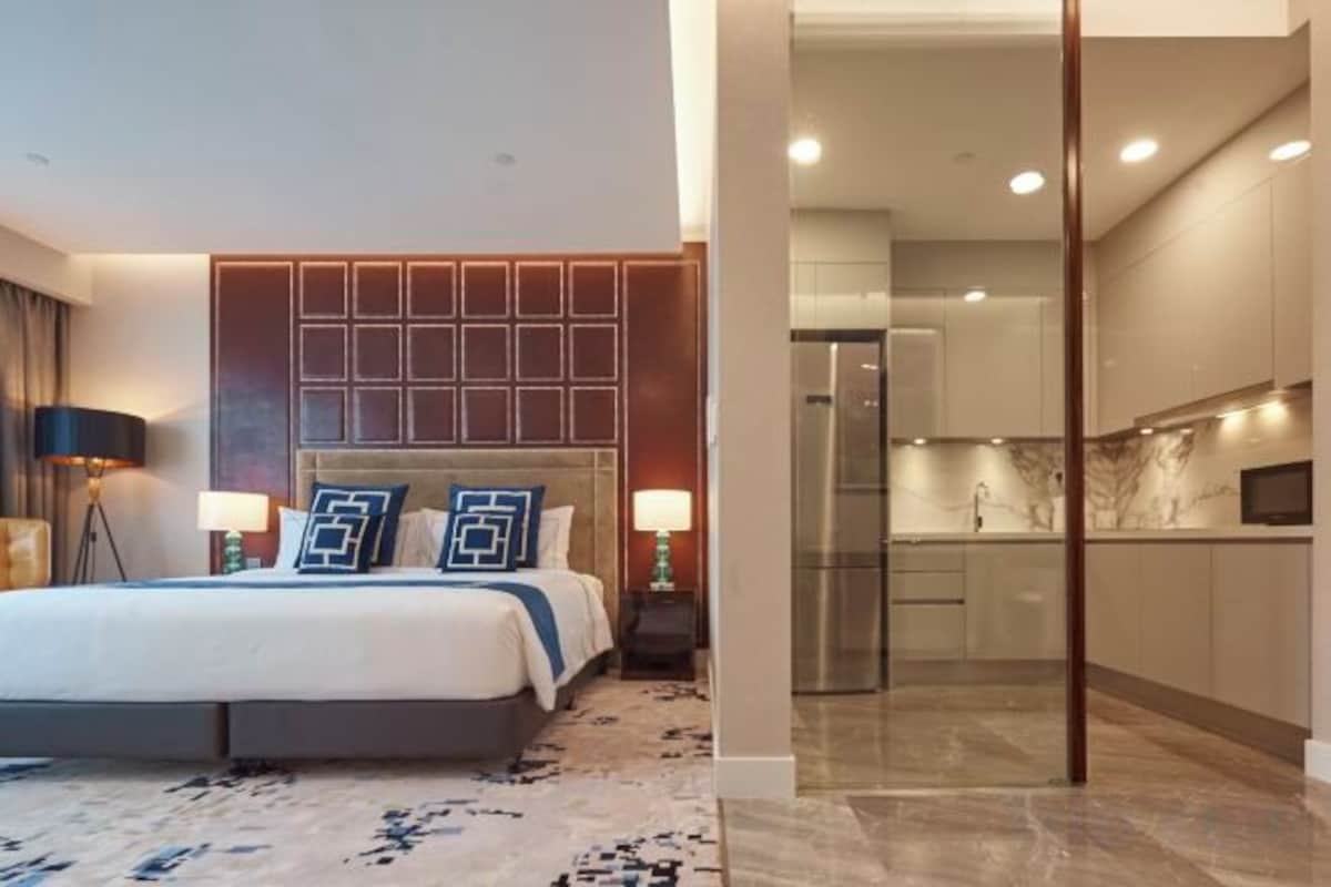 Roupas de cama premium, edredons de pluma, cofres nos quartos