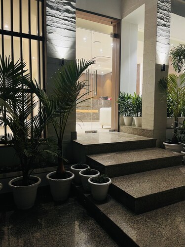 HOTEL THE ROYAL VISTA