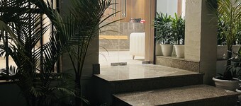 HOTEL THE ROYAL VISTA