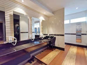 Standard Single Room | Shared bathroom