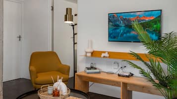 Departamento Grand | Área de sala de estar | Televisión de pantalla plana, Netflix y servicios de streaming