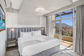 Executive Apartment | 3 bedrooms, in-room safe, laptop workspace, iron/ironing board - Knightsbridge E906 (Cape Town)