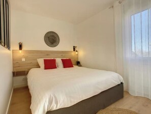 1 chambre, lit parapluie, Wi-Fi gratuit, draps fournis