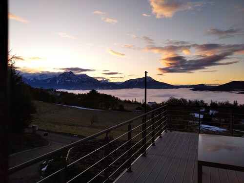 Quiet villa with superb views