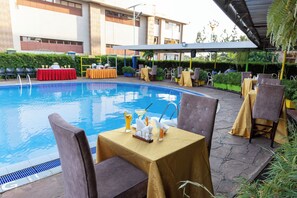 Poolbar