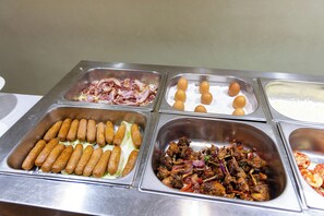 Kontinental frukost varje dag mot avgift