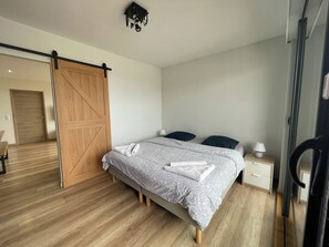2 bedrooms, desk, free WiFi, bed sheets