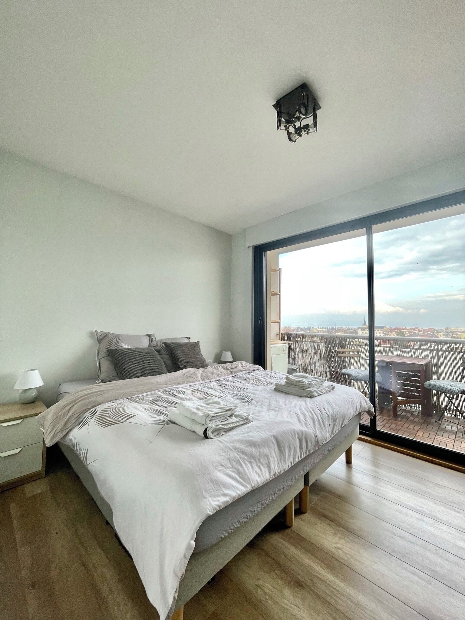 2 chambres, bureau, Wi-Fi gratuit, draps fournis