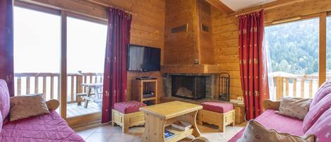 TV, fireplace