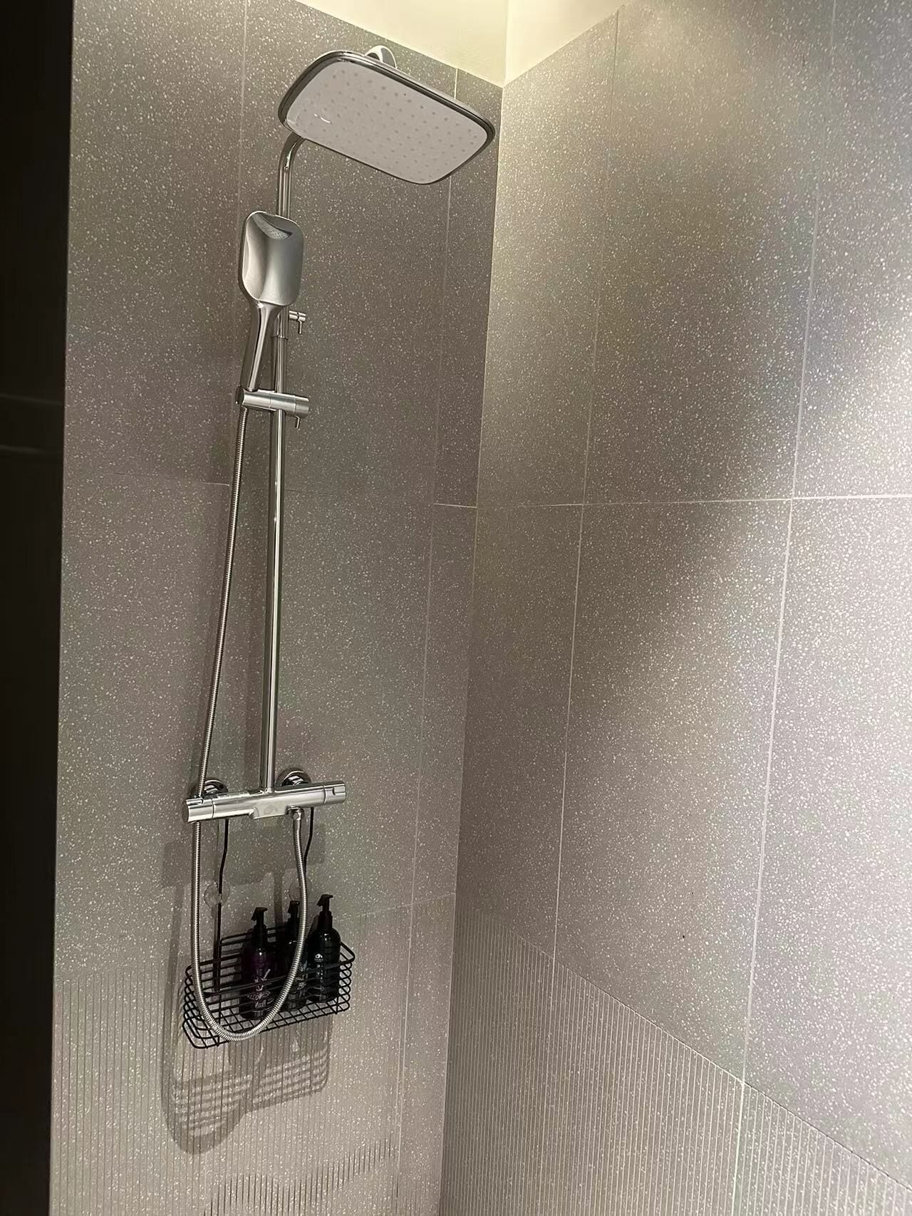 免费洗浴用品、吹风机、拖鞋、毛巾