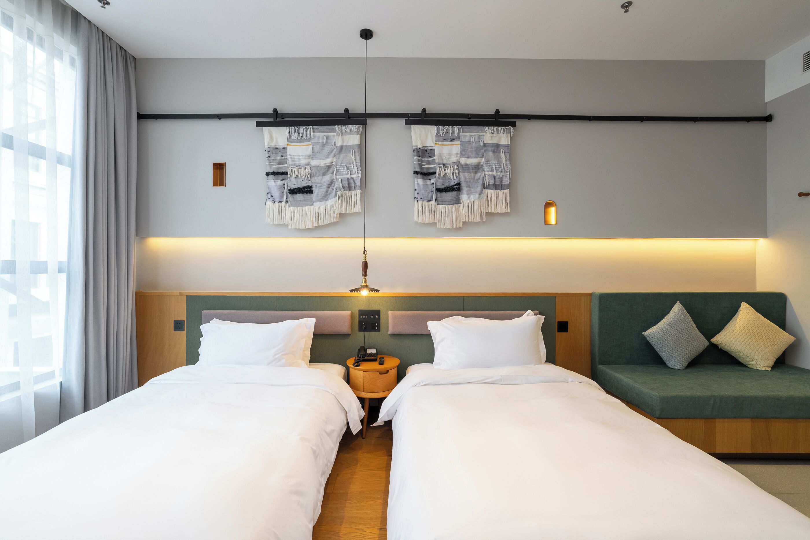 标准双床房 | 高档床上用品、羽绒被、Select Comfort 床、特色装修