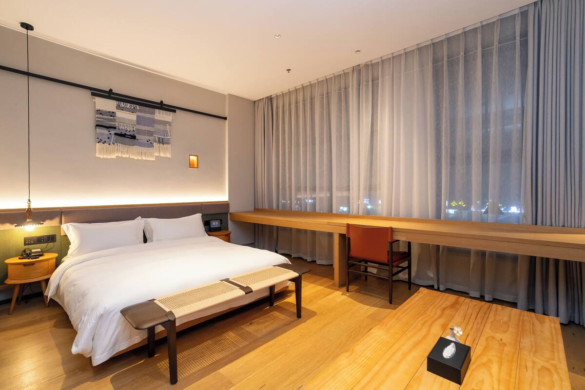 Premium bedding, down comforters, Select Comfort beds, desk