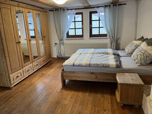 3 bedrooms, WiFi, bed sheets