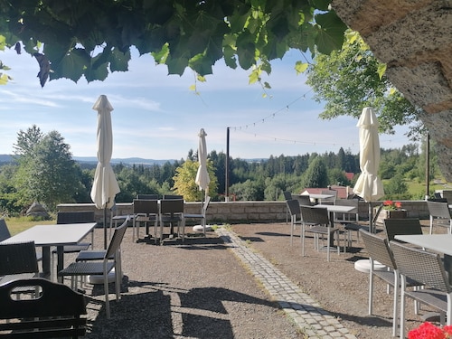 Vacation home dream location with panoramic views. No through traffic/private property