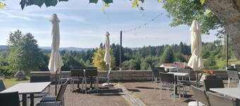 Vacation home dream location with panoramic views. No through traffic/private property