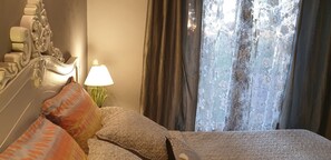 5 bedrooms, in-room safe, desk, iron/ironing board