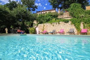 Piscina all'aperto, una piscina riscaldata