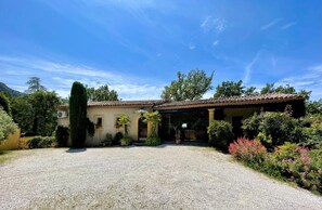 Exterior - Air-conditioned luxury farmhouse, heated swimming pool, sports hall, billiards and table soccer, (Robion)